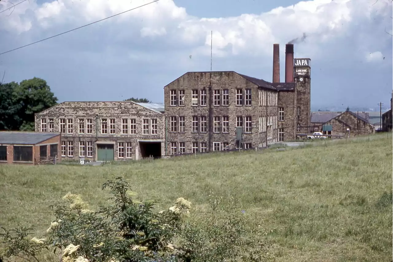 12 photo memories of Churwell in the 1960s featuring the Japa factory, viaduct and gasworks