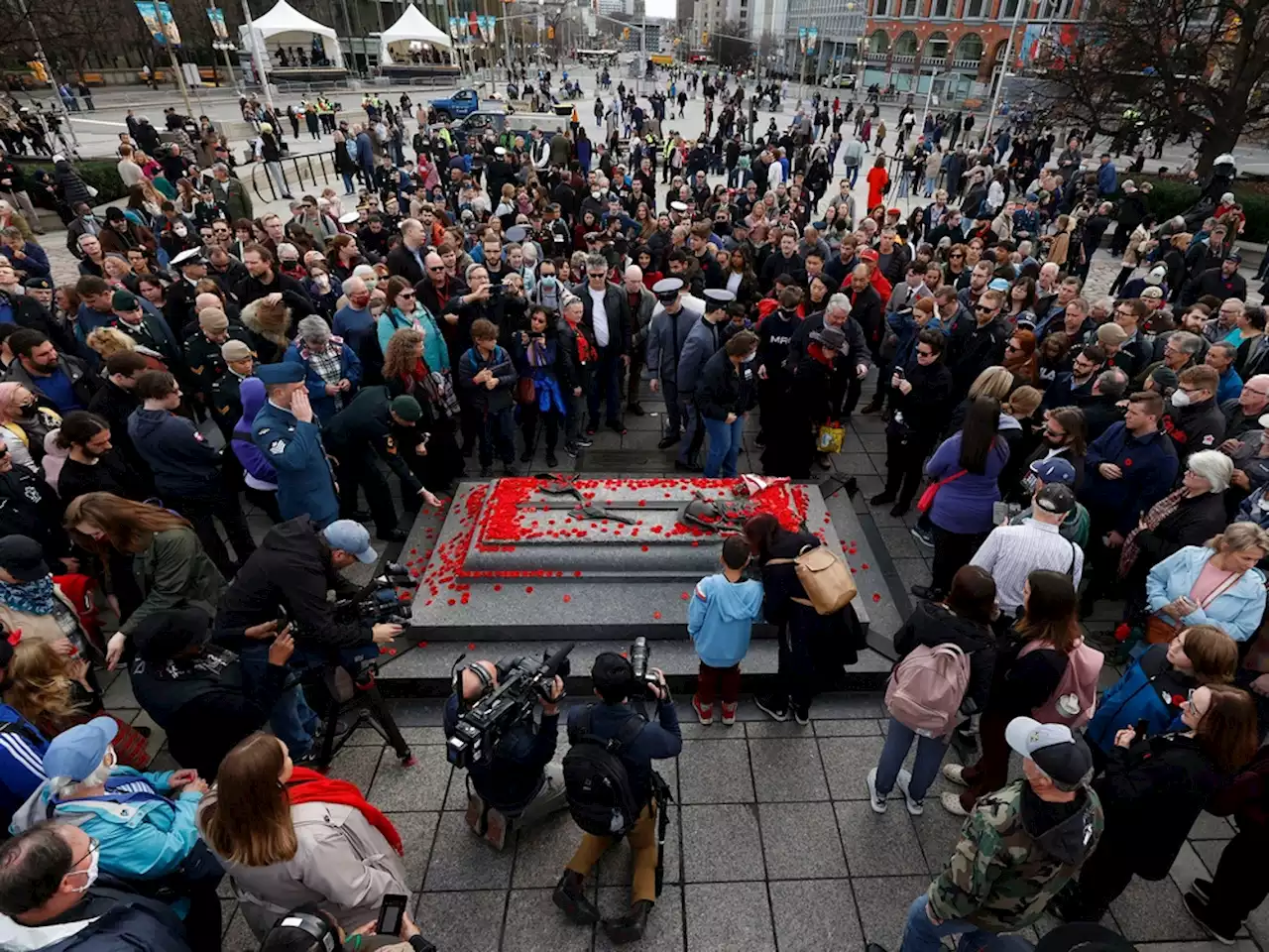 REMEMBRANCE DAY: Crowds return to first full ceremony since pandemic began