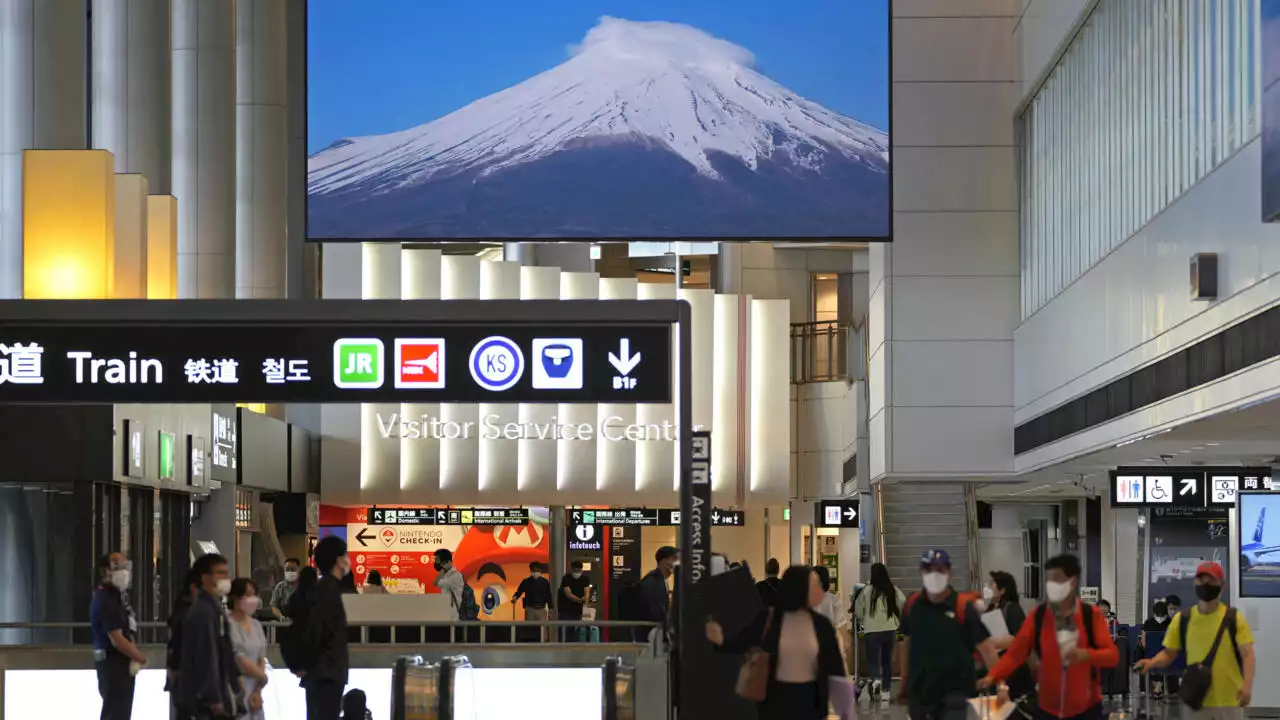 Le Japon face à une nouvelle vague de Covid-19 alors que les touristes étrangers affluent