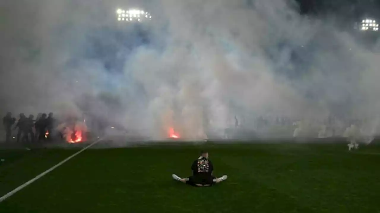 Ligue 2: la descente aux enfers continue pour Saint-Etienne, battu et lâché par une partie de ses supporters