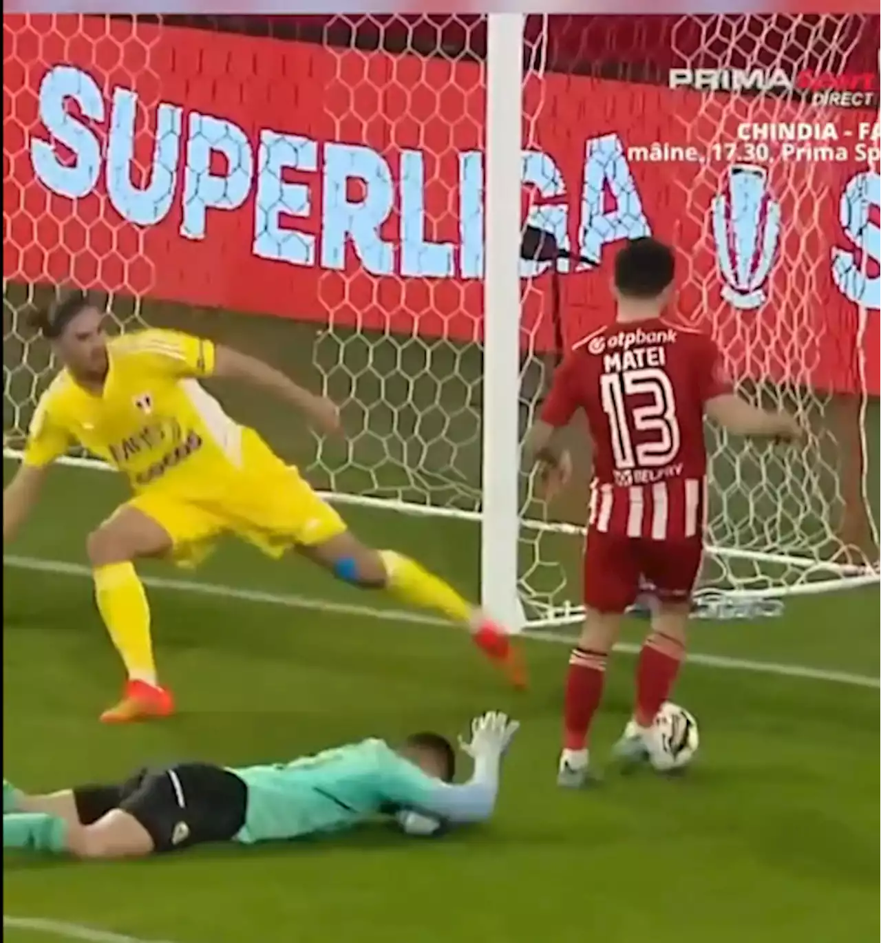 Romanian player shows sportsmanship by refusing to score when goalkeeper injured