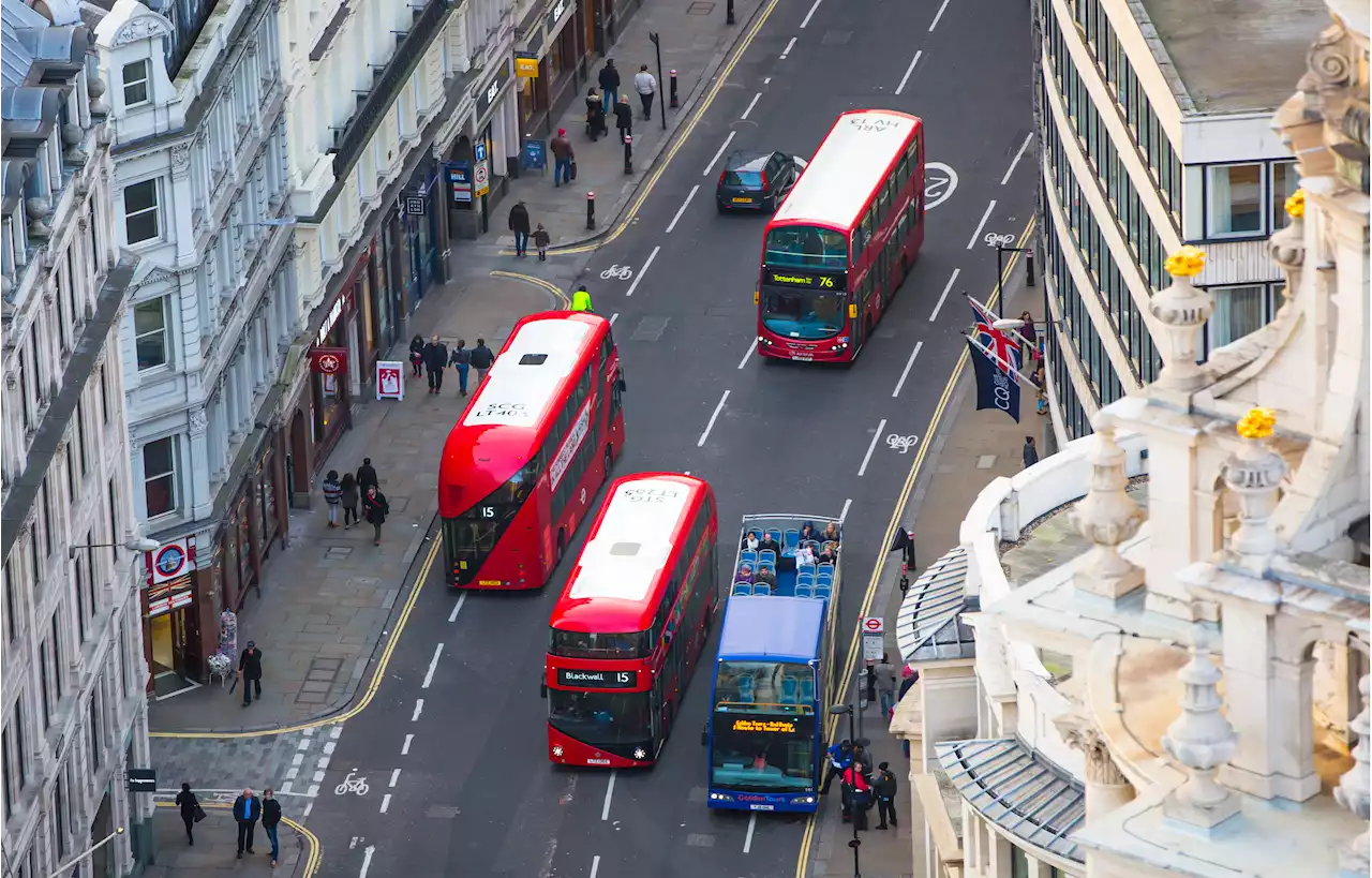 People are just realising why some buses have white roofs & their minds are blown