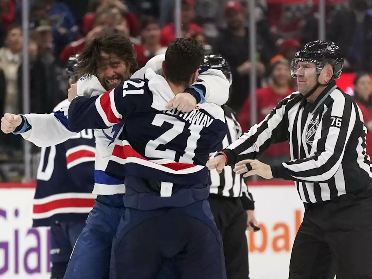 Fight breaks out during head shot review in Lightning-Caps game