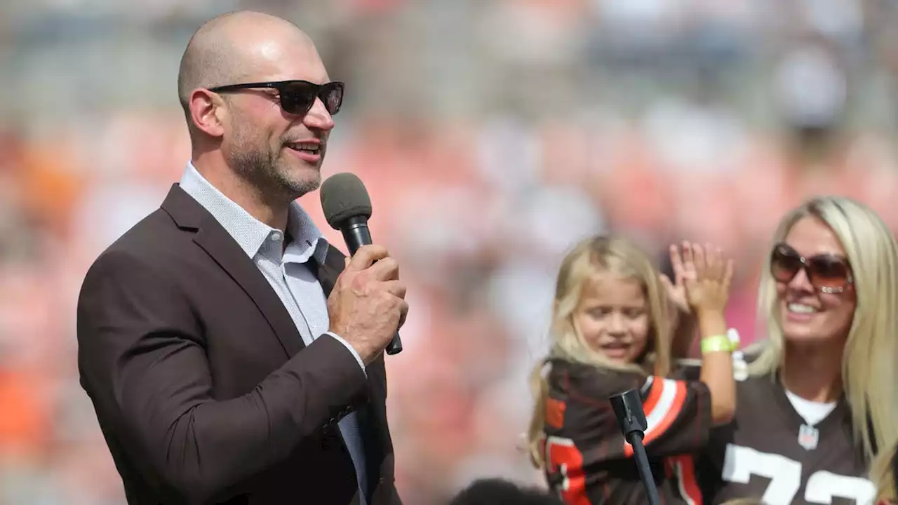 Former NFL Pro Bowler Joe Thomas calls Indianapolis Colts hiring Jeff Saturday 'disrespectful'