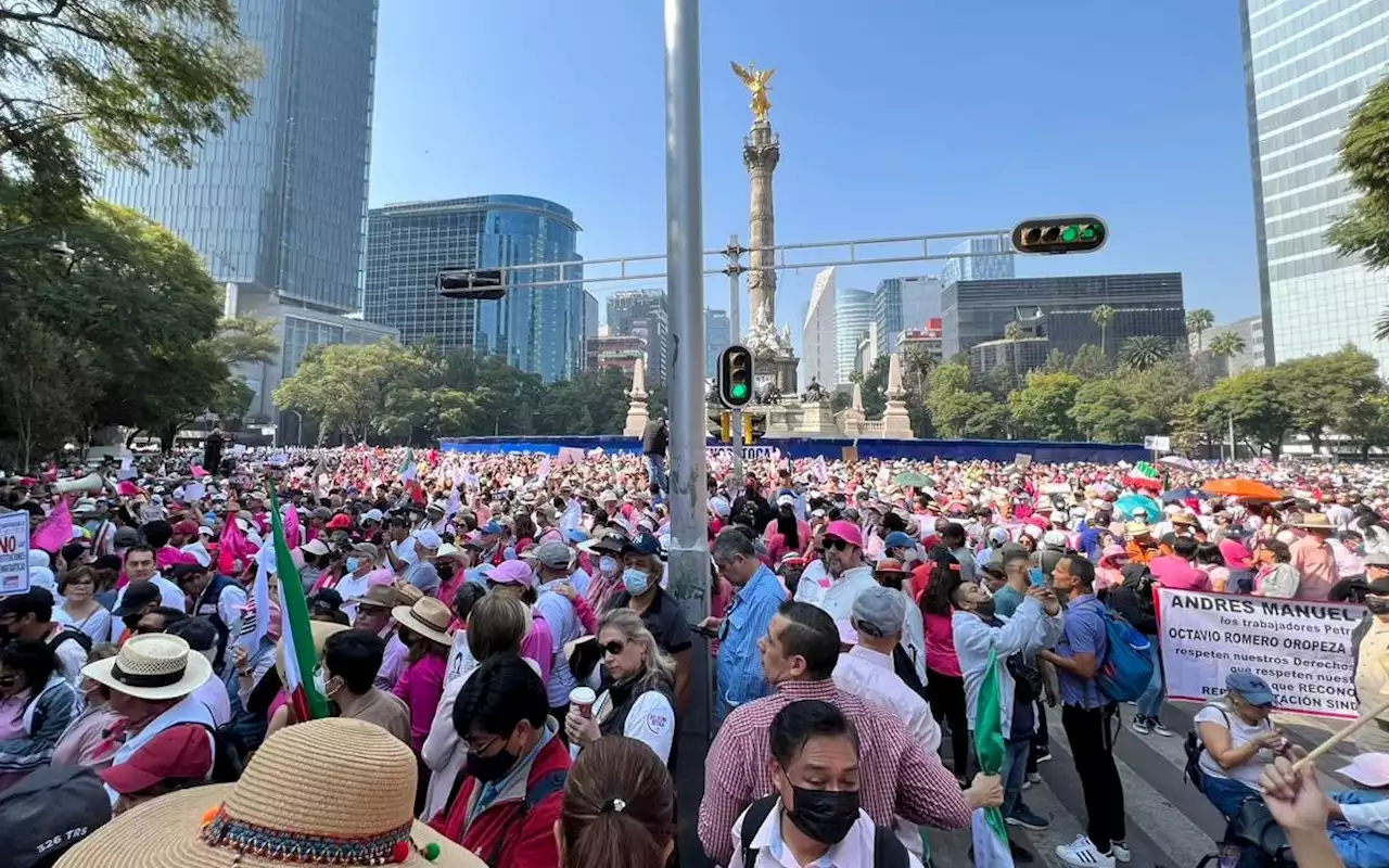 Marcha Yo Defiendo al INE sale del Ángel de la Independencia