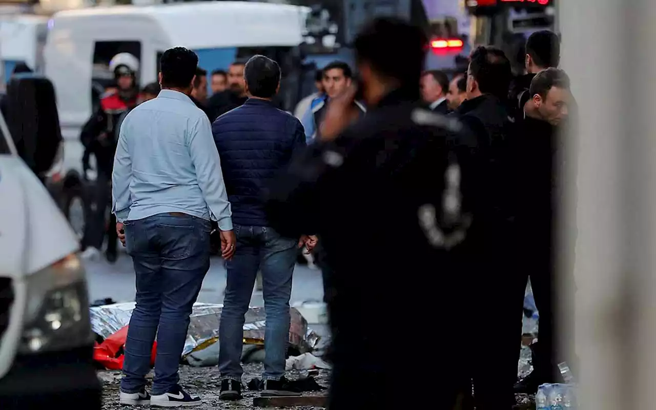 Varios muertos y heridos por una gran explosión en una céntrica calle Estambul | Imágenes fuertes