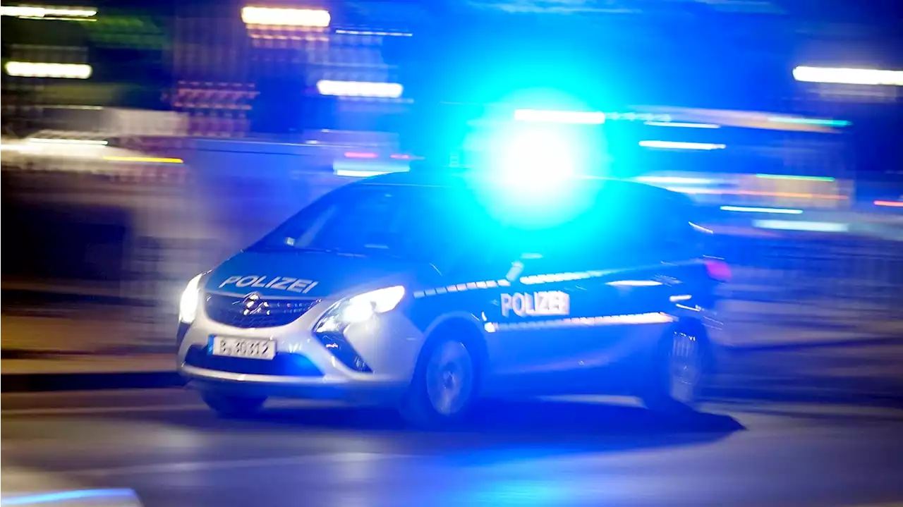 Polizist dreht mit Privatauto Kreise – und crasht! - B.Z. – Die Stimme Berlins