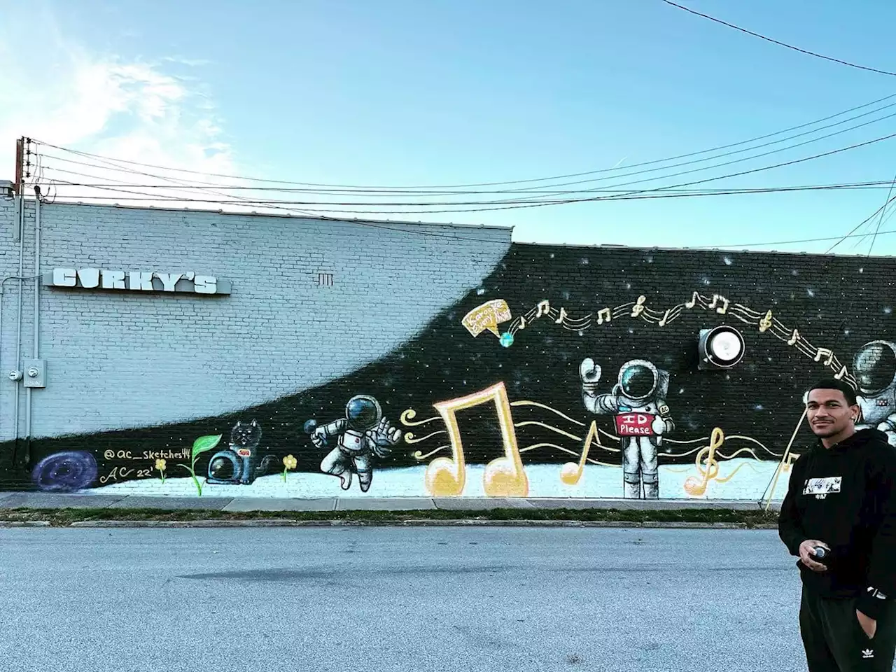 Popular Lakewood karaoke bar partners with local artist for new celestial mural