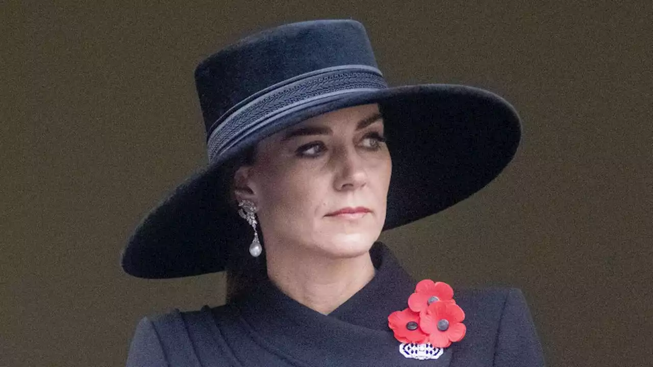 Kate Middleton : la princesse très sobre en manteau et chapeau noirs pour une journée spéciale