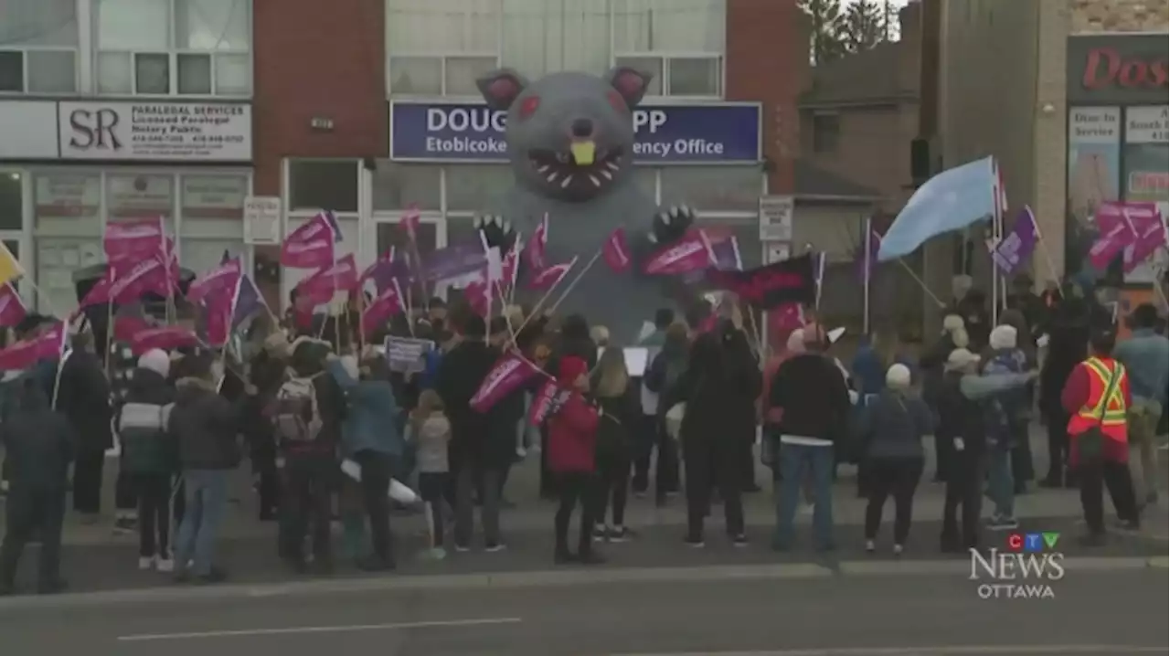 Ottawa takes part in ‘Solidarity Saturday’ rally