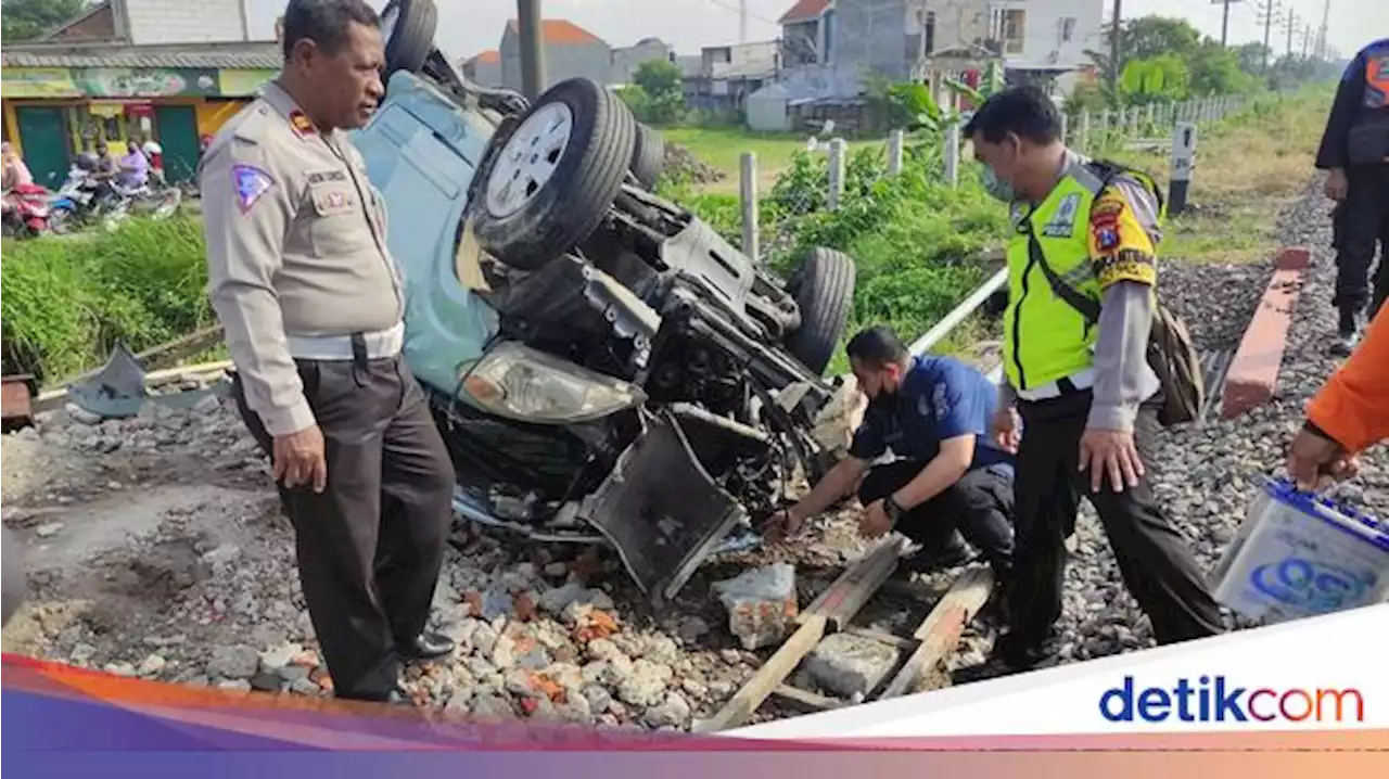 Mobil Tertabrak Kereta Api di Sidoarjo, Pengemudi Tewas