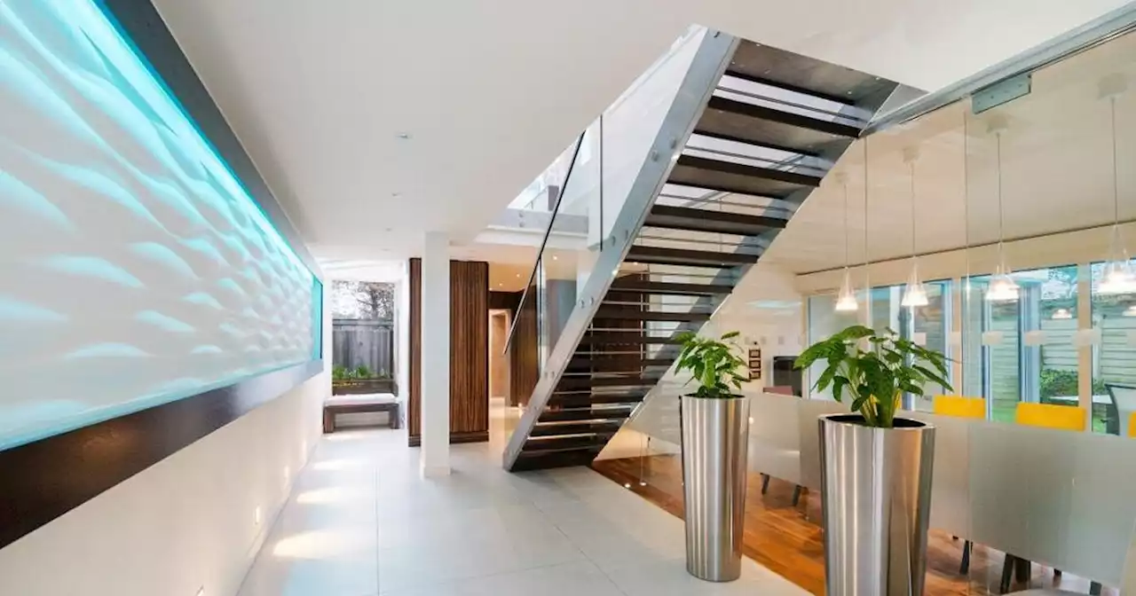 Gorgeous ultra-modern home eight miles from Glasgow goes on the market