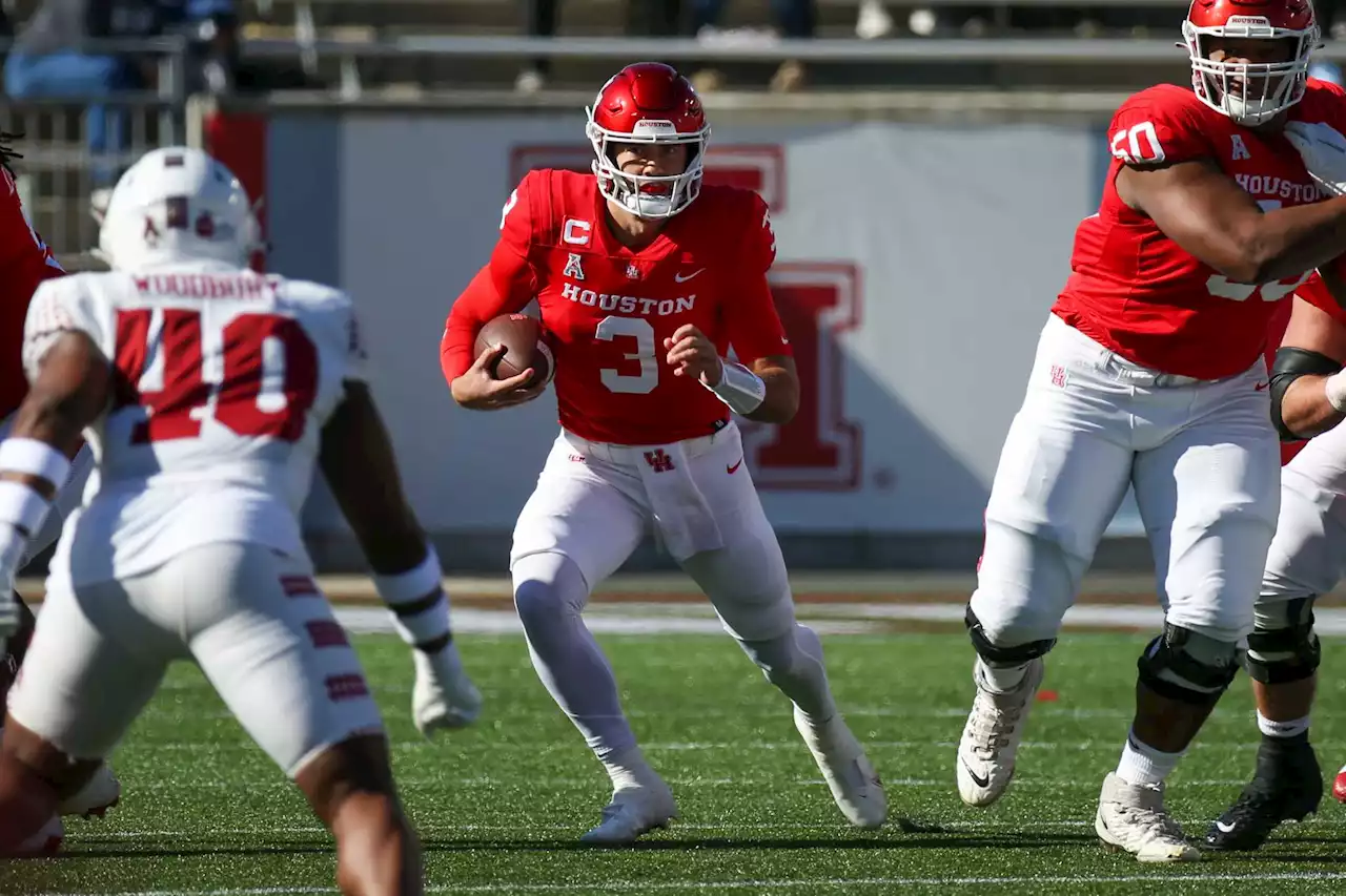 Houston defeats Temple on late touchdown to earn bowl eligibility