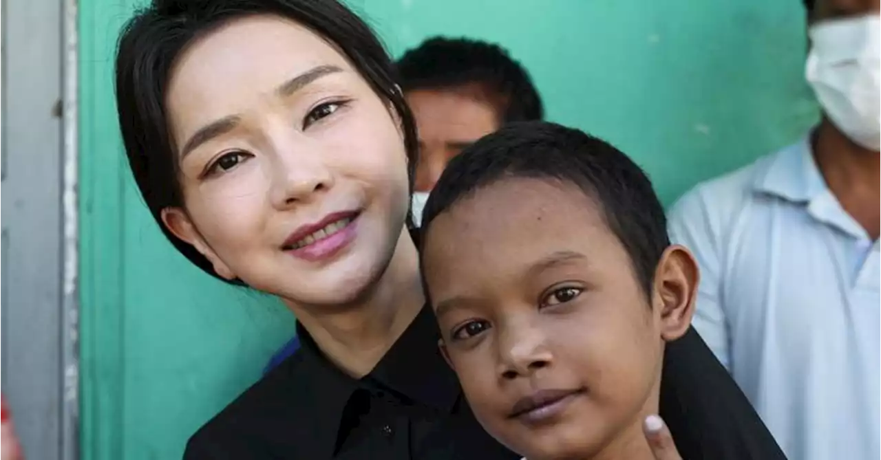 선천성 심장질환 14세 소년 안아줬다…김건희 여사 달려간 곳 | 중앙일보