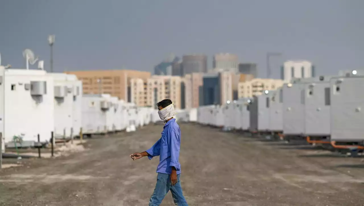 Coupe du monde 2022 : les joueurs des Pays-Bas à la rencontre des travailleurs des chantiers, logiciels espions, vols entre Israël et le Qatar…