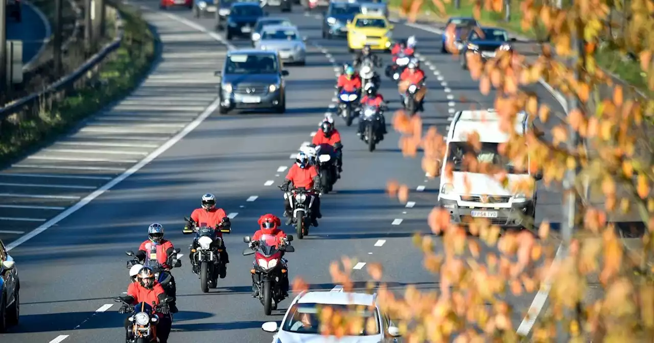 Bikers create spectacular ‘Ring of Red’ around M60 for Remembrance Sunday