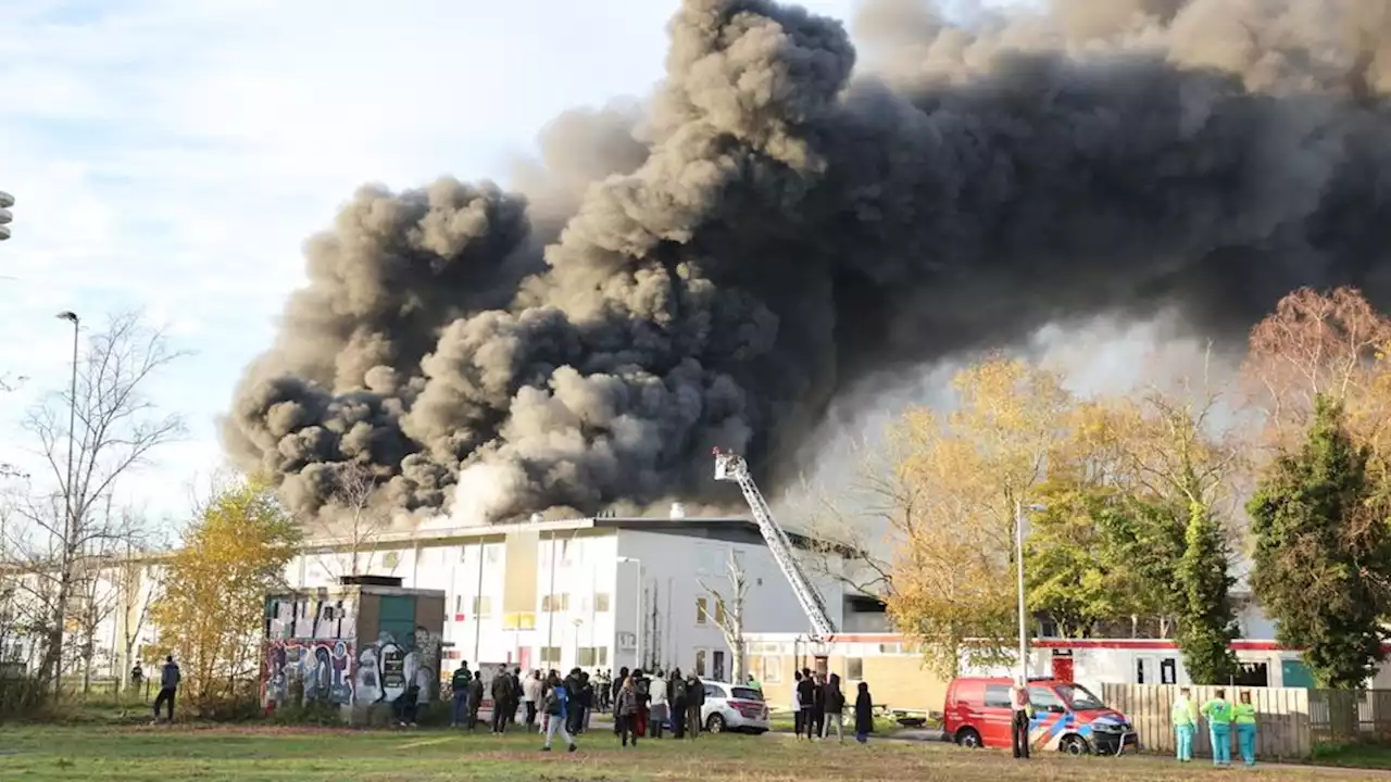 Gewonde bij grote brand in appartementencomplex Amsterdam Nieuw-West