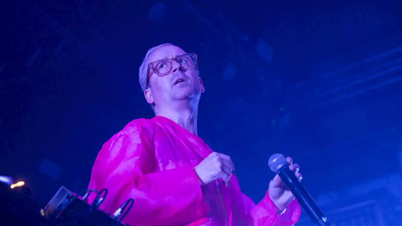 La noche más larga: Hot Chip en C Complejo Art Media | La banda londinense dio su quinto show en Buenos Aires, al fin en algo parecido a un boliche