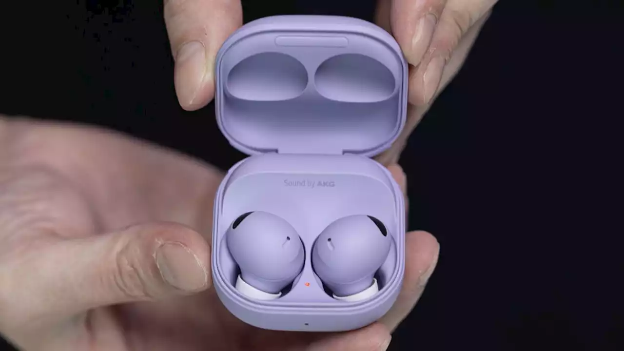 Get a free wireless charger with your discounted pair of Galaxy Buds 2 Pro while you can