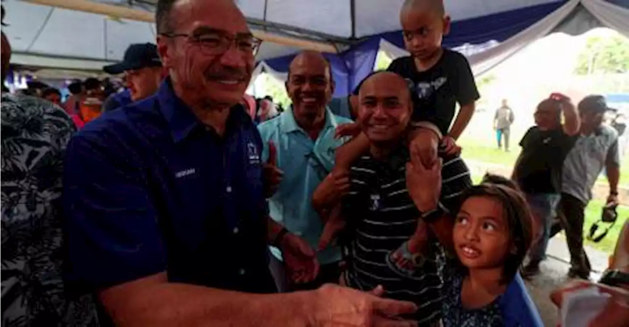 GE15: Hishammuddin wants Anwar to provide proof of early voting claim