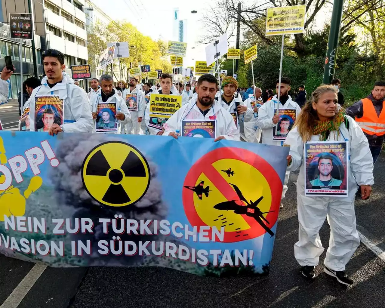 Protesters ask Turkey to stop alleged chemical weapons use