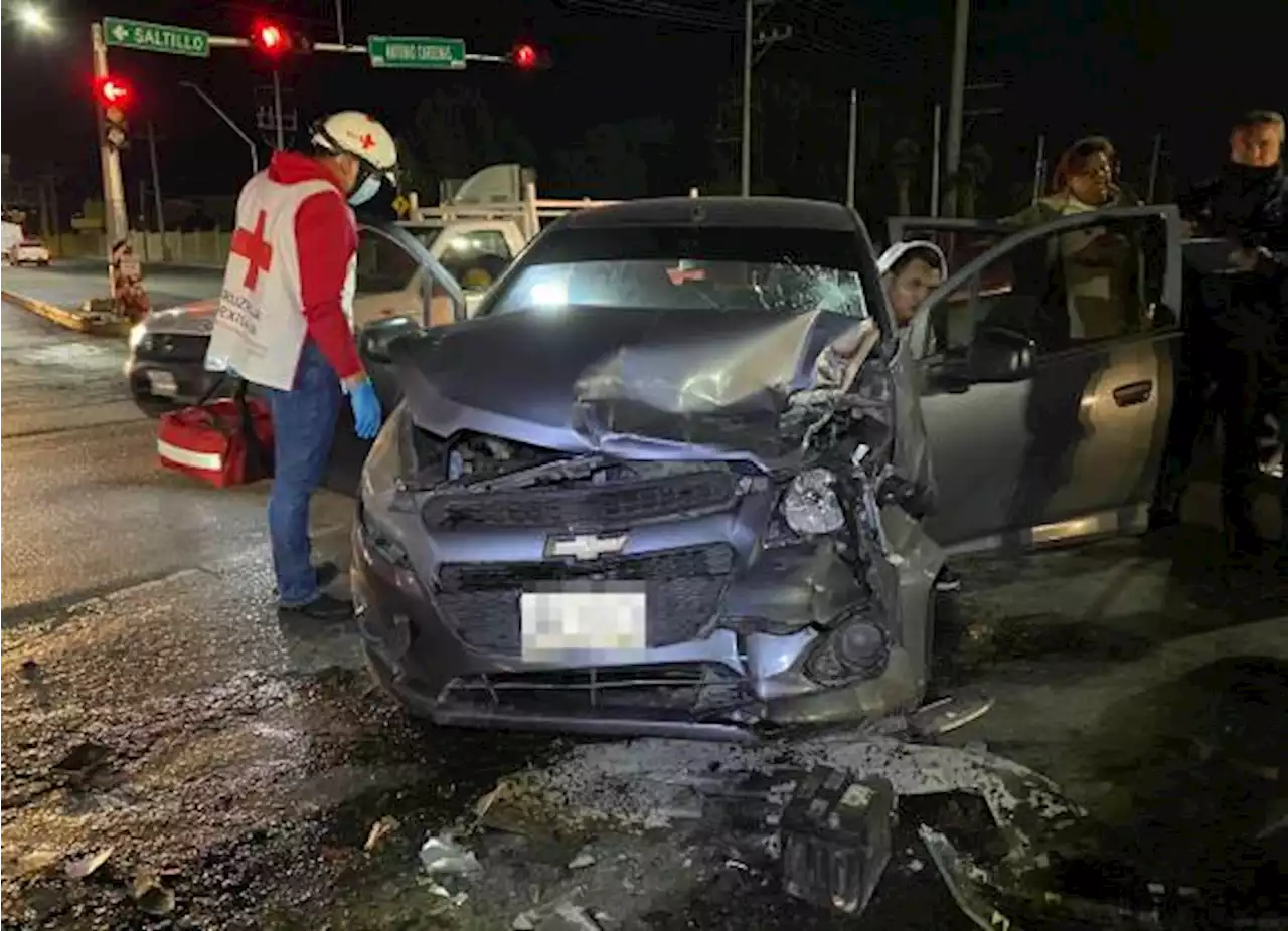 Accidente al sur de Saltillo deja un lesionado y daños; ninguno acepta responsabilidad