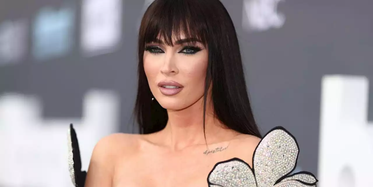 Megan Fox just posed basically topless in BTS Instagram pics Singapore
