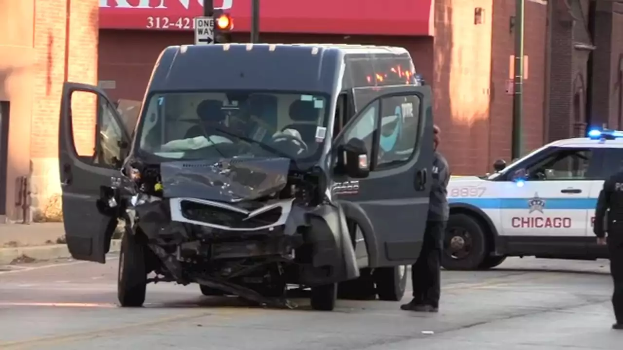 Carjacked Amazon truck crashes into several vehicles on West Side, 1 injured, Chicago police say