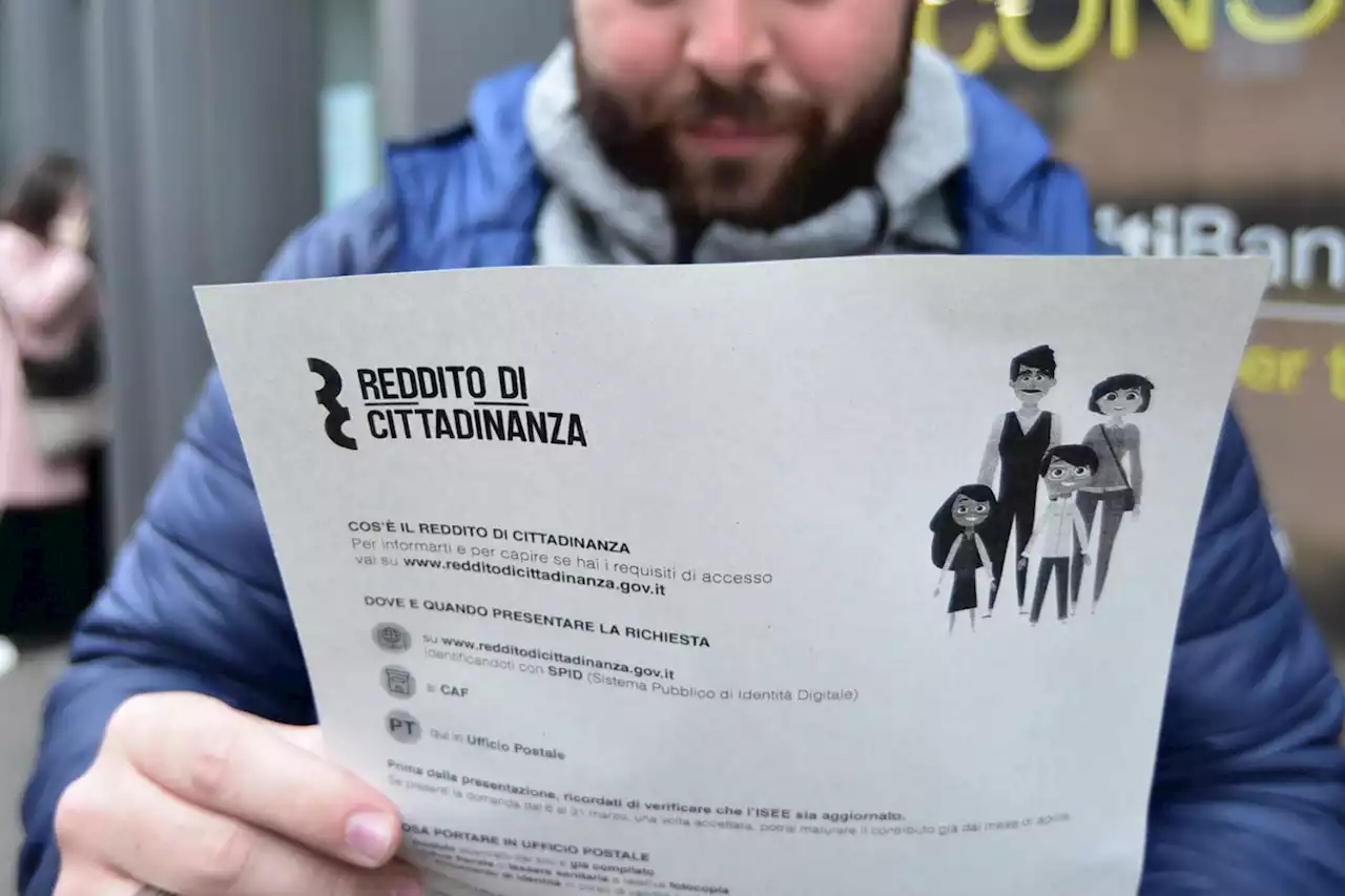 Reddito cittadinanza, Tridico: 'Basta bugie su divani, senza c'è solo Caritas'