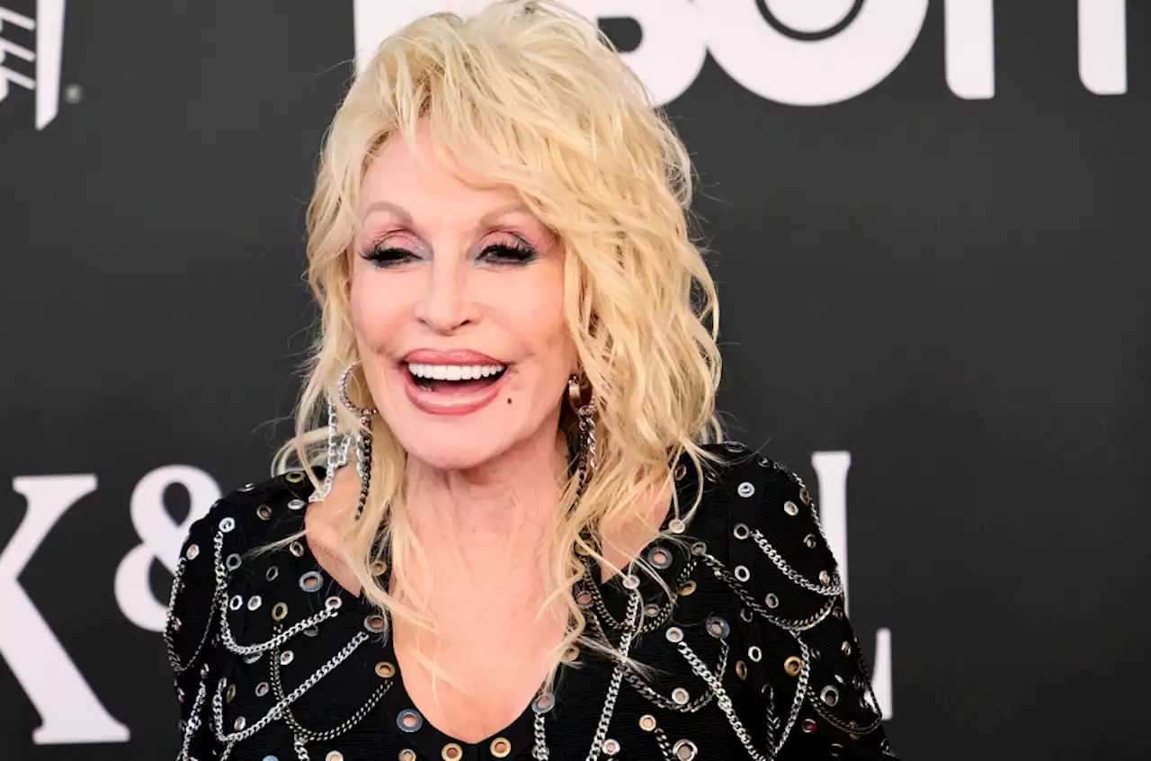 Dolly Parton Receives $100m Award From Amazon’s Jeff Bezos