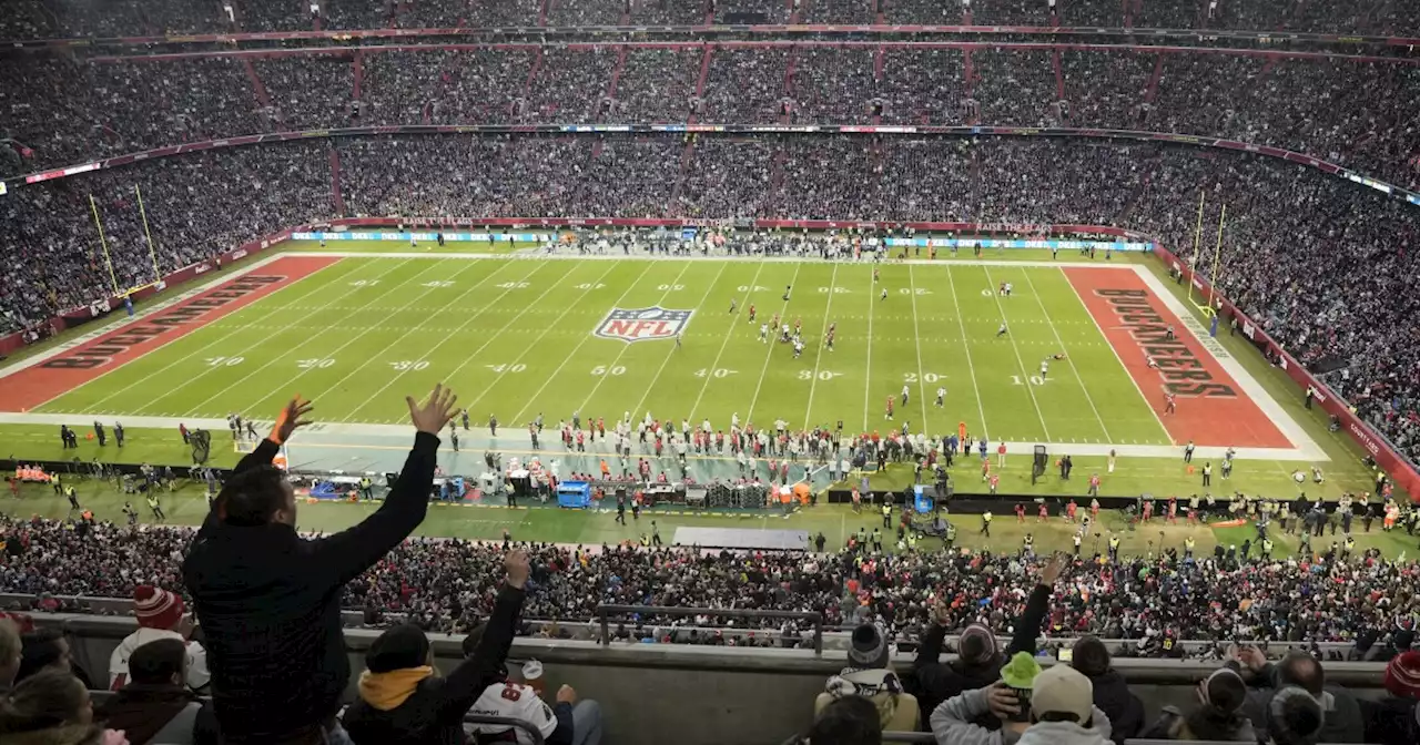 WATCH: Munich crowd breaks out in American songs during NFL game