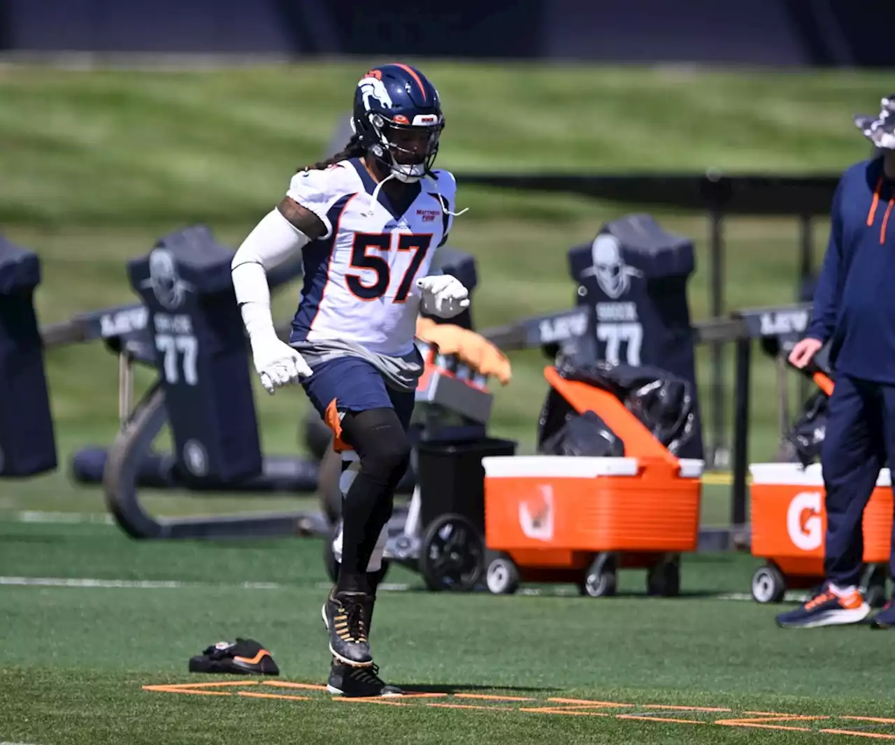 As Broncos injuries continue to mount, right tackle Billy Turner’s knee injury feared to be long-term