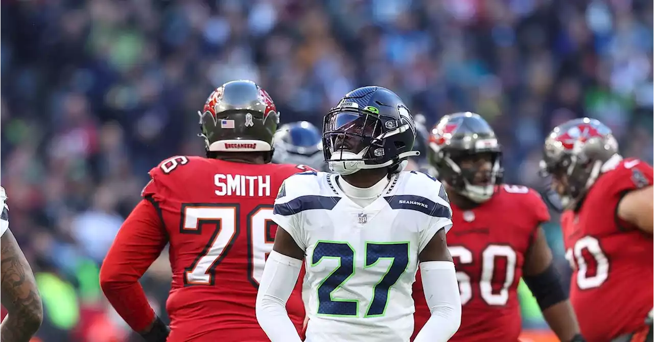 Twitter reacts to Tariq Woolen’s trick play pick, Seahawks’ loss to Bucs in Munich