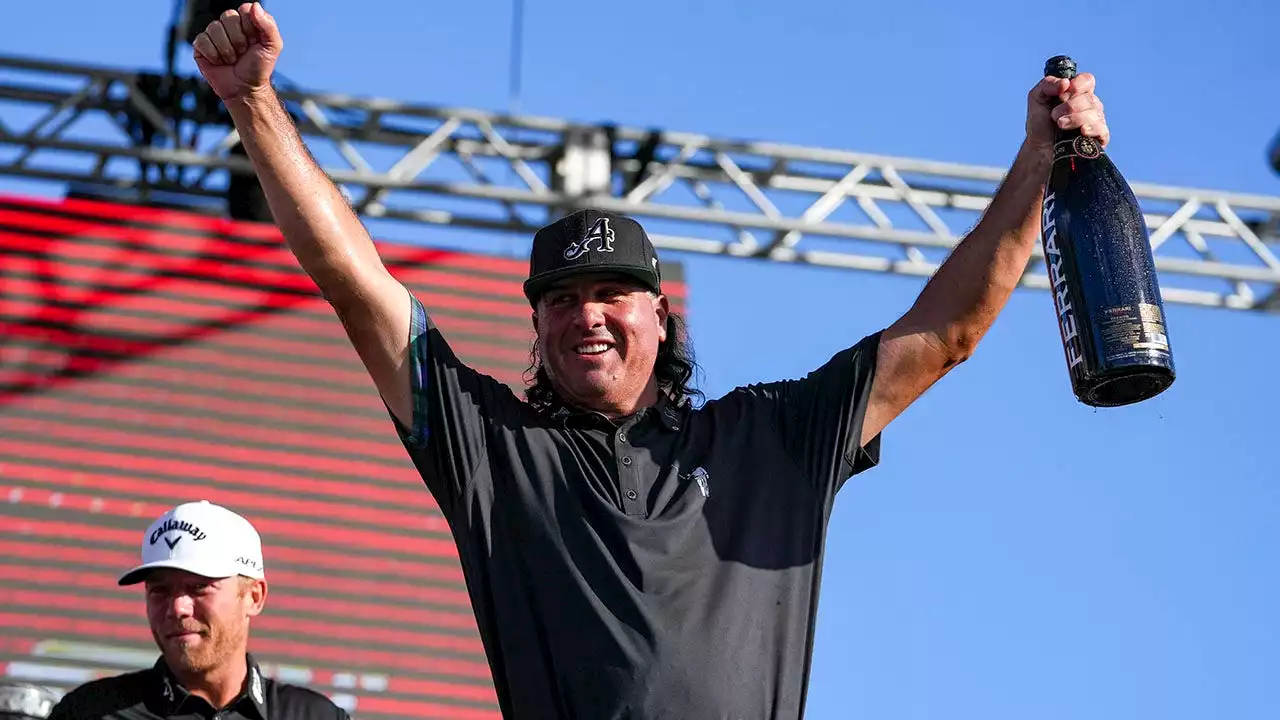 Pat Perez blasts Tiger Woods' criticisms on players joining LIV Golf: 'Stupidest s--- I have ever heard'