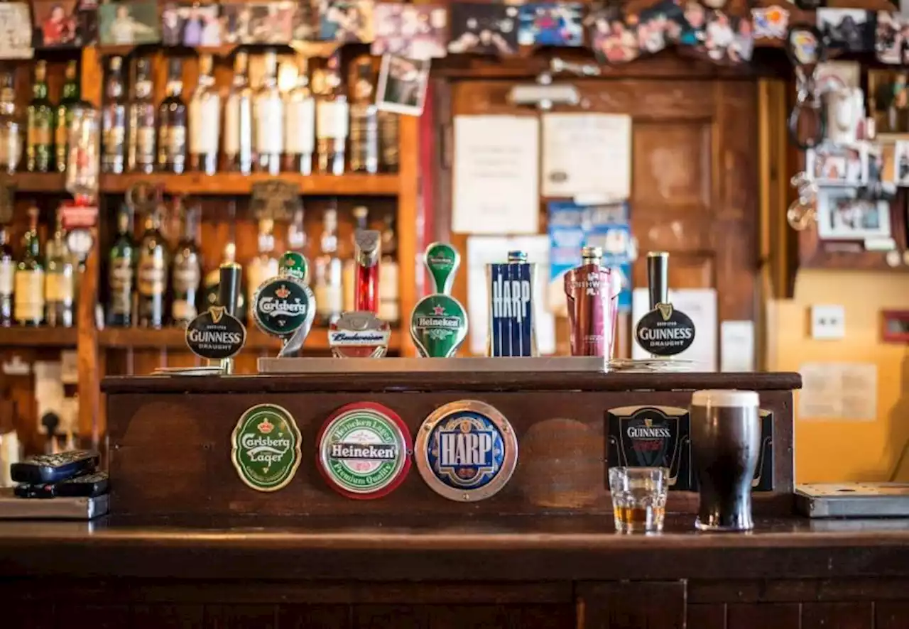 Iconic Glasgow pub closes for refurbishments