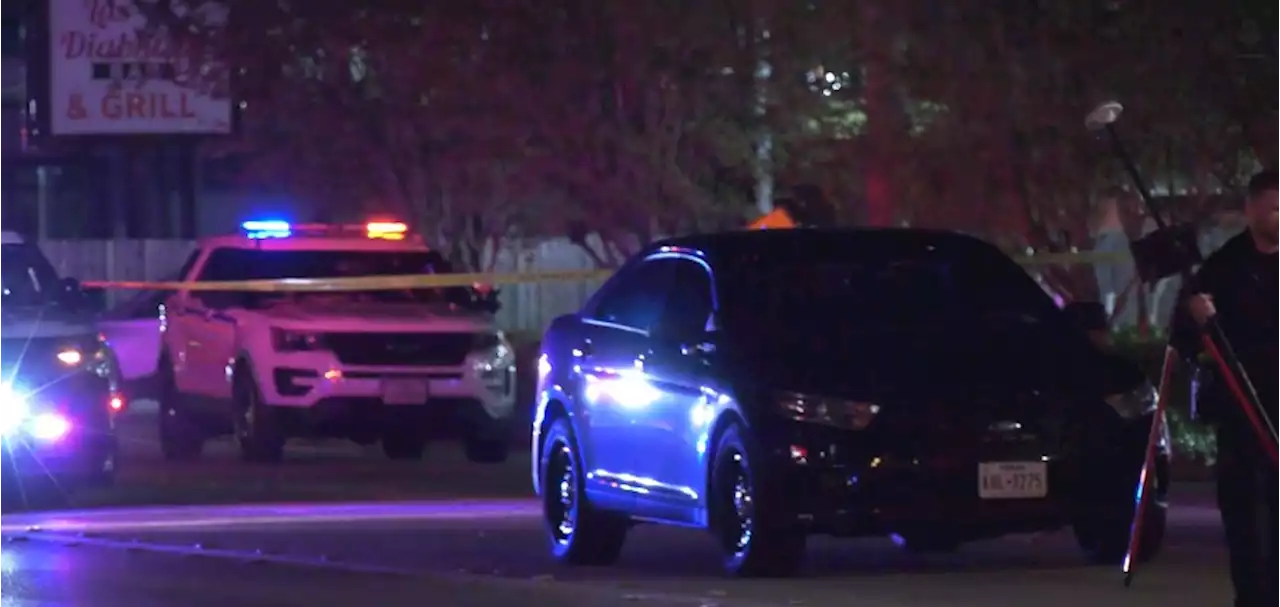 Pedestrian, 15, fatally struck by vehicle in north Houston