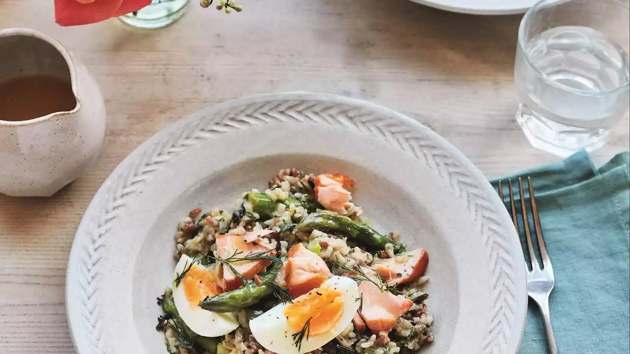 Supper Club: Hot-smoked salmon rice and asparagus salad | IMAGE.ie