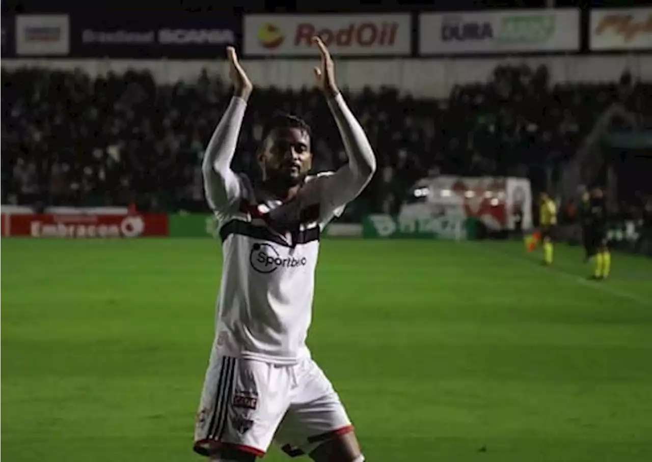 Reinaldo se despede do São Paulo e agradece trajetória no clube