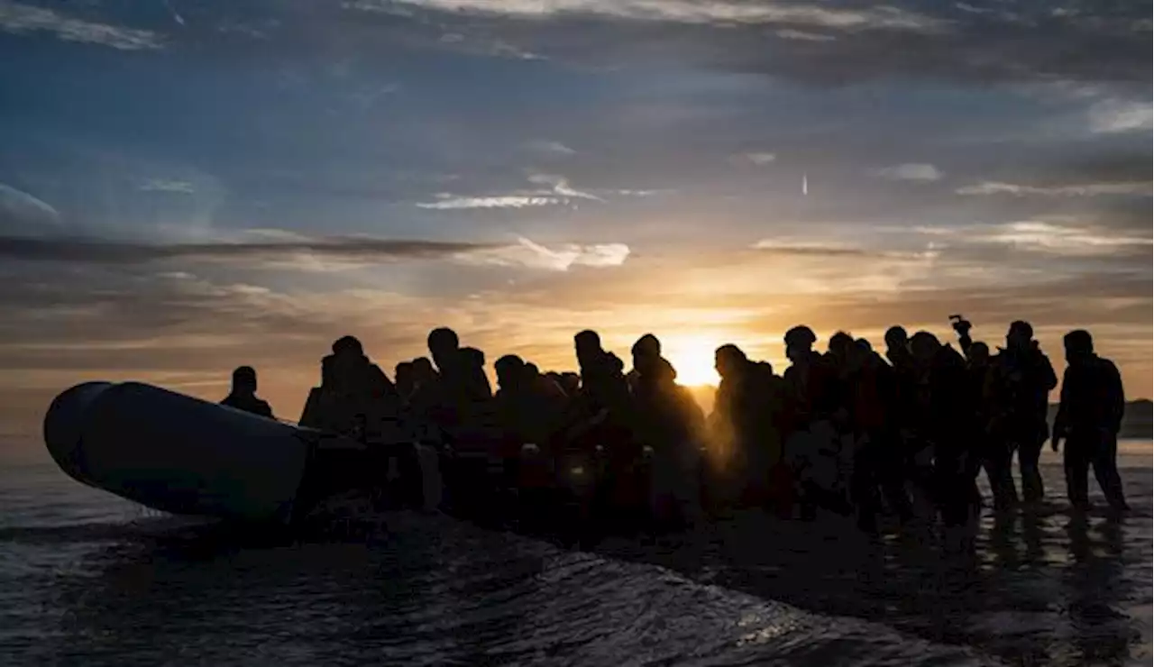 Traversées des migrants dans la Manche : trois questions sur l'accord franco-britannique