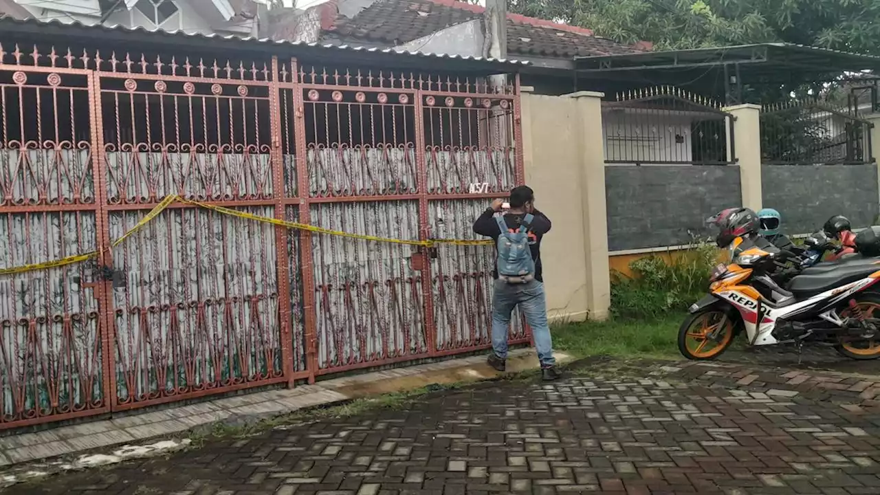 Polisi Amankan Buku dan Barang Bukti Lain dari Rumah Satu Keluarga Tewas di Kalideres