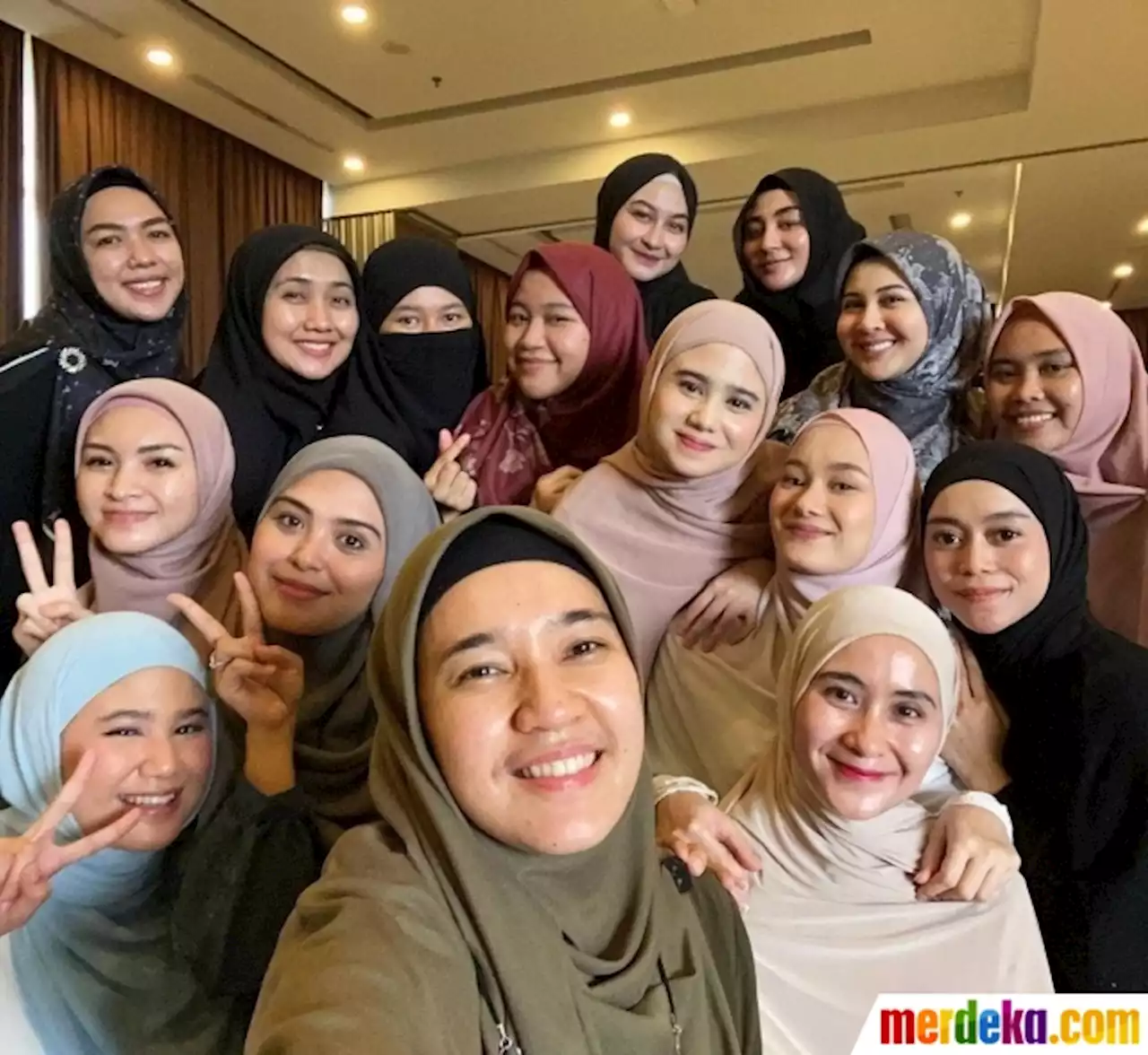 Foto : Pesona Tissa Biani Dalam Balutan Hijab yang Bikin Pangling, Kecantikannya Tuai Pujian | merdeka.com