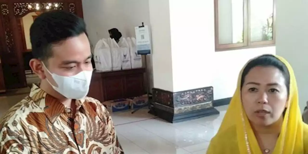 Tiba-Tiba Yenny Wahid Sambangi Gibran di Balai Kota Surakarta | merdeka.com