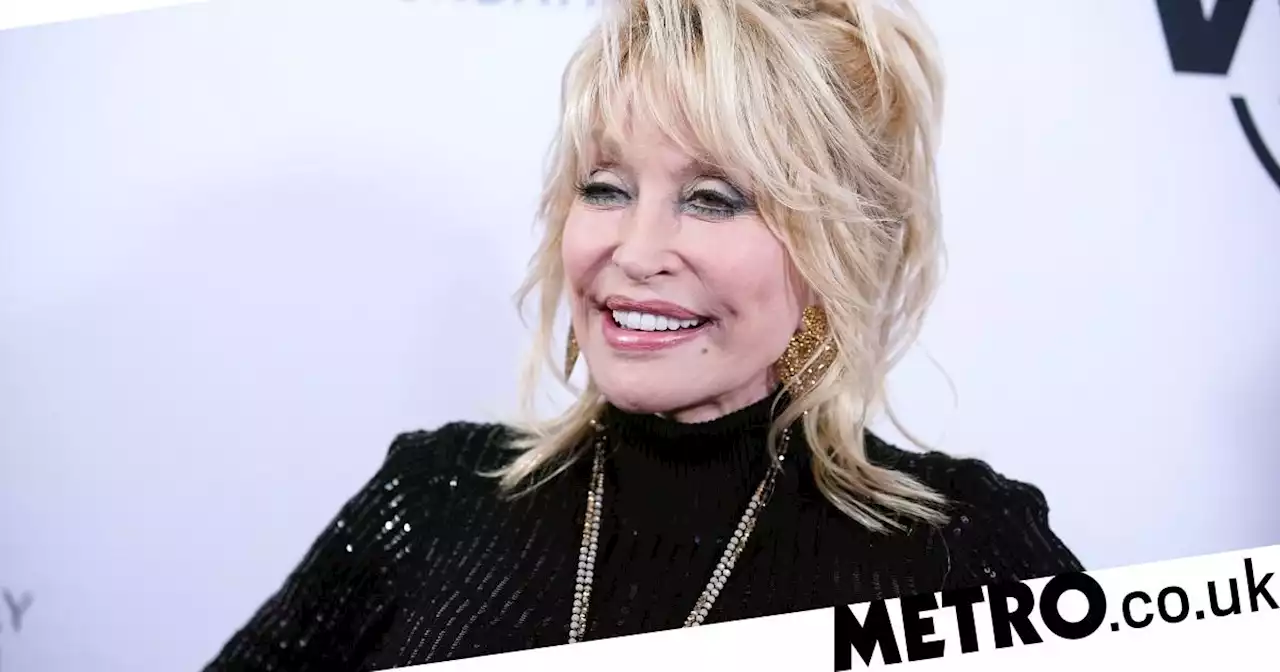 Dolly Parton gets $100,000,000 award from Jeff Bezos and vows to use it for good