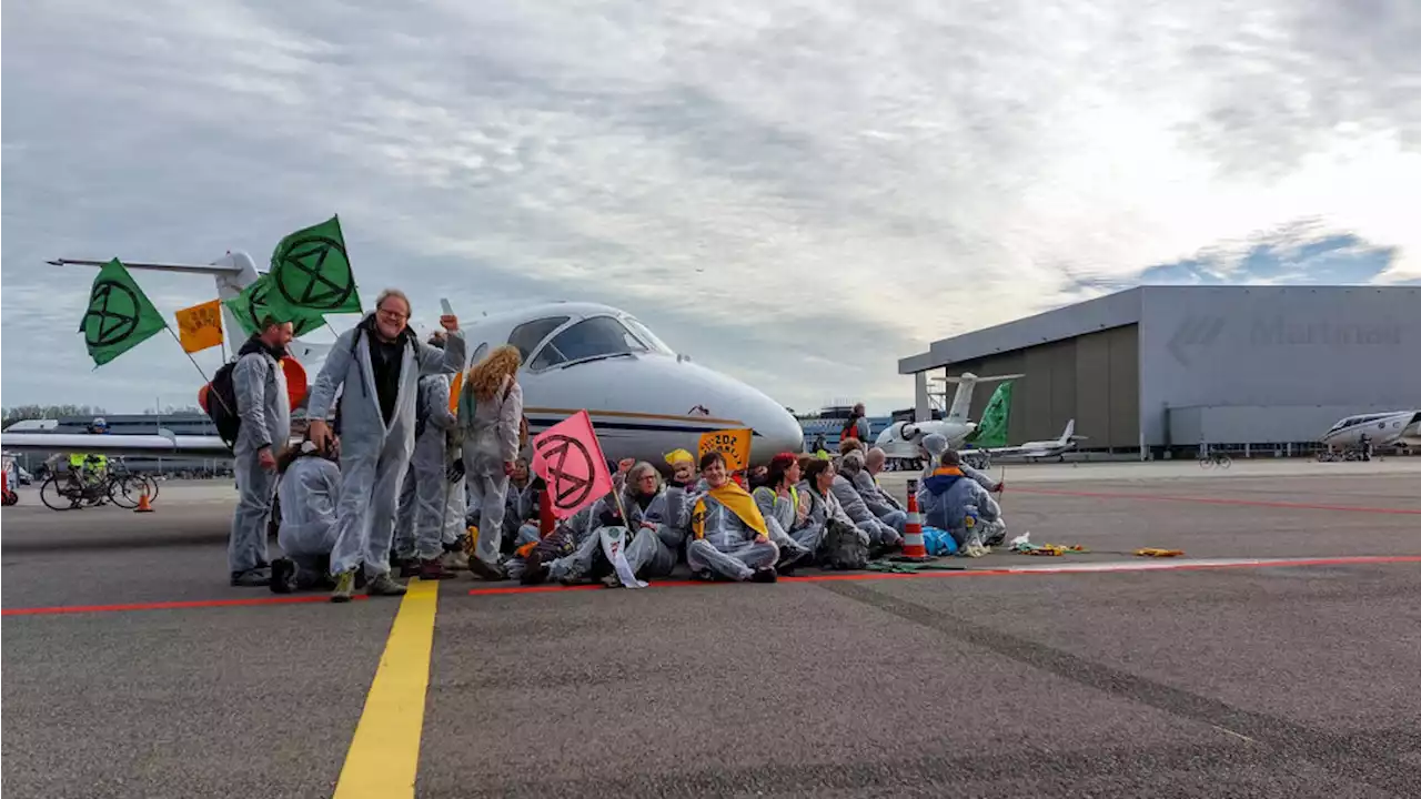 Woeste privéjetbazen eisen ontslag topman Schiphol voor toelaten klimaatactie