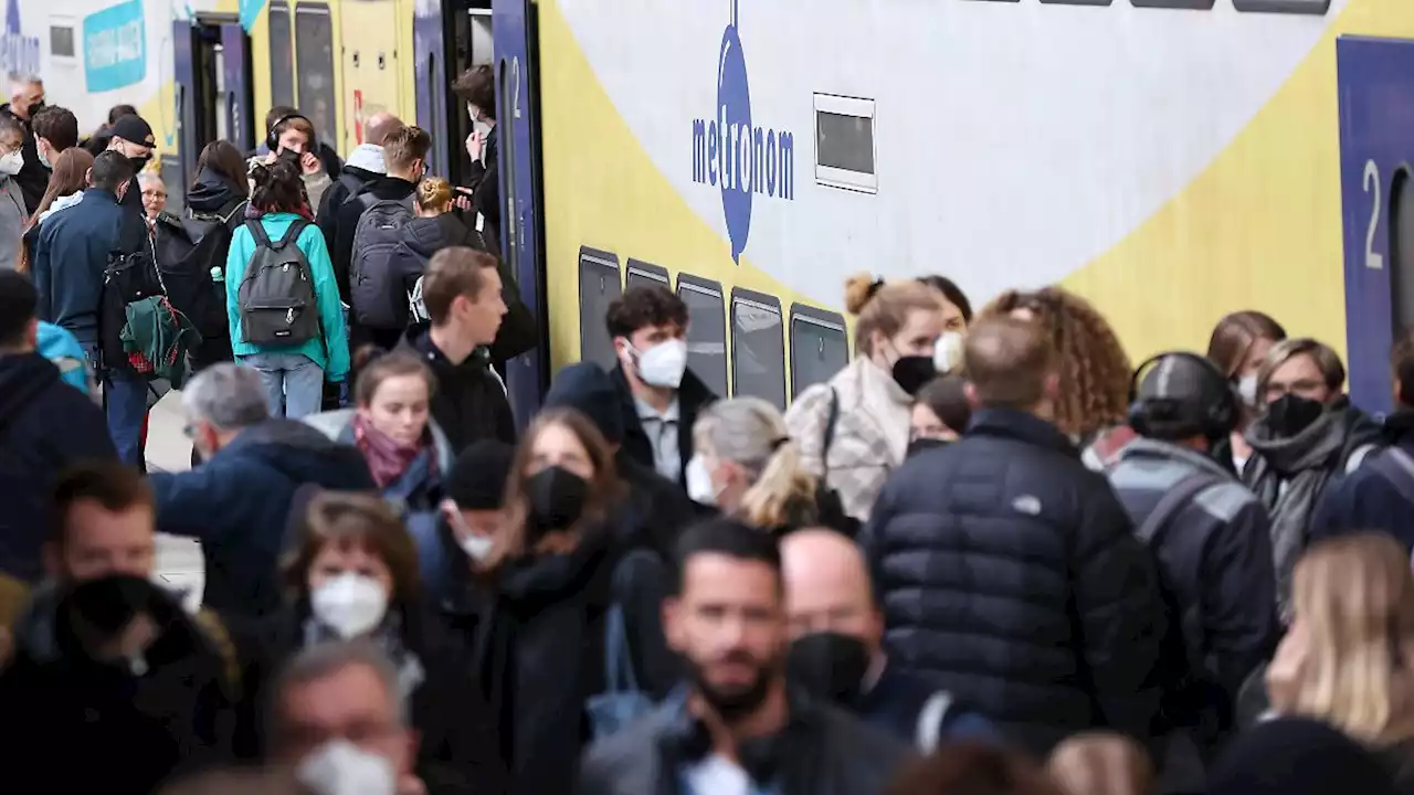 Schleswig-Holstein will Maskenpflicht in Bus und Bahn aufheben