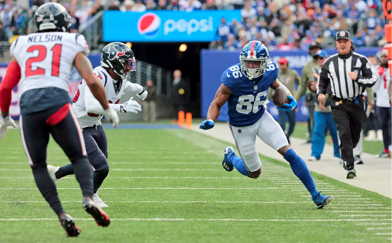 Darius Slayton’s wild touchdown catch highlights huge day amid Giants rebirth