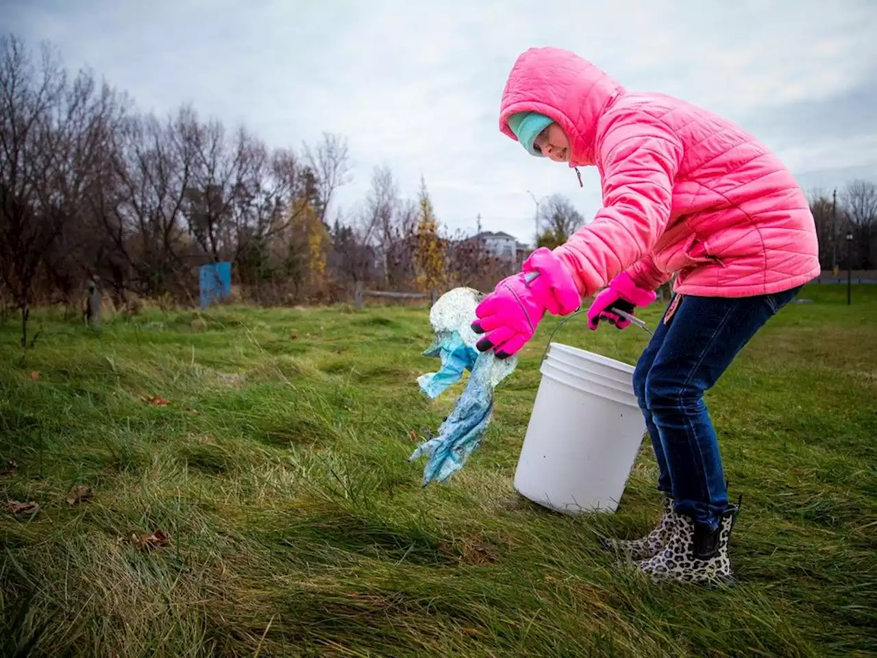 Shore cleanup at Nepean Sailing Club lets families take action on pollution