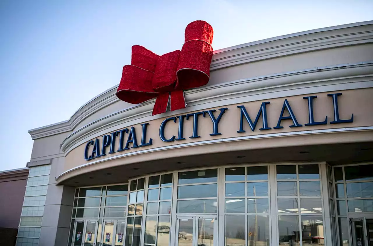 Central Pa. holiday shopping center guide: Santa Claus appearances, seasonal retailers, hours, more