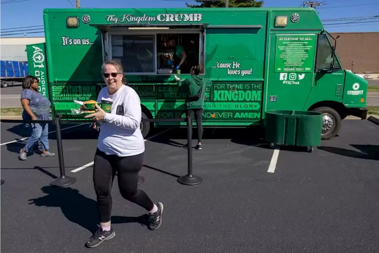 Carson Wentz still ‘loves the people of Philadelphia,’ impacting the area through charity food truck