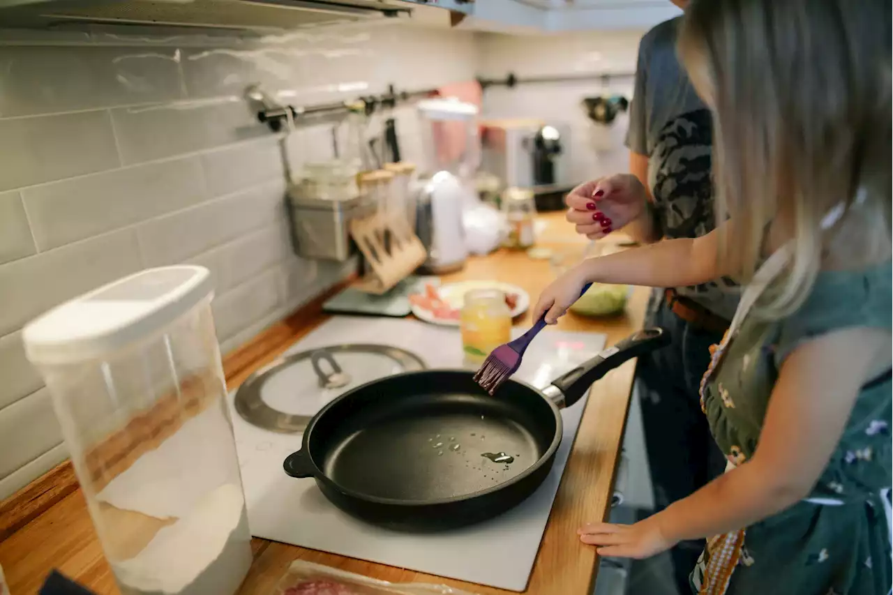 Why you should throw away your Teflon pan the second it cracks